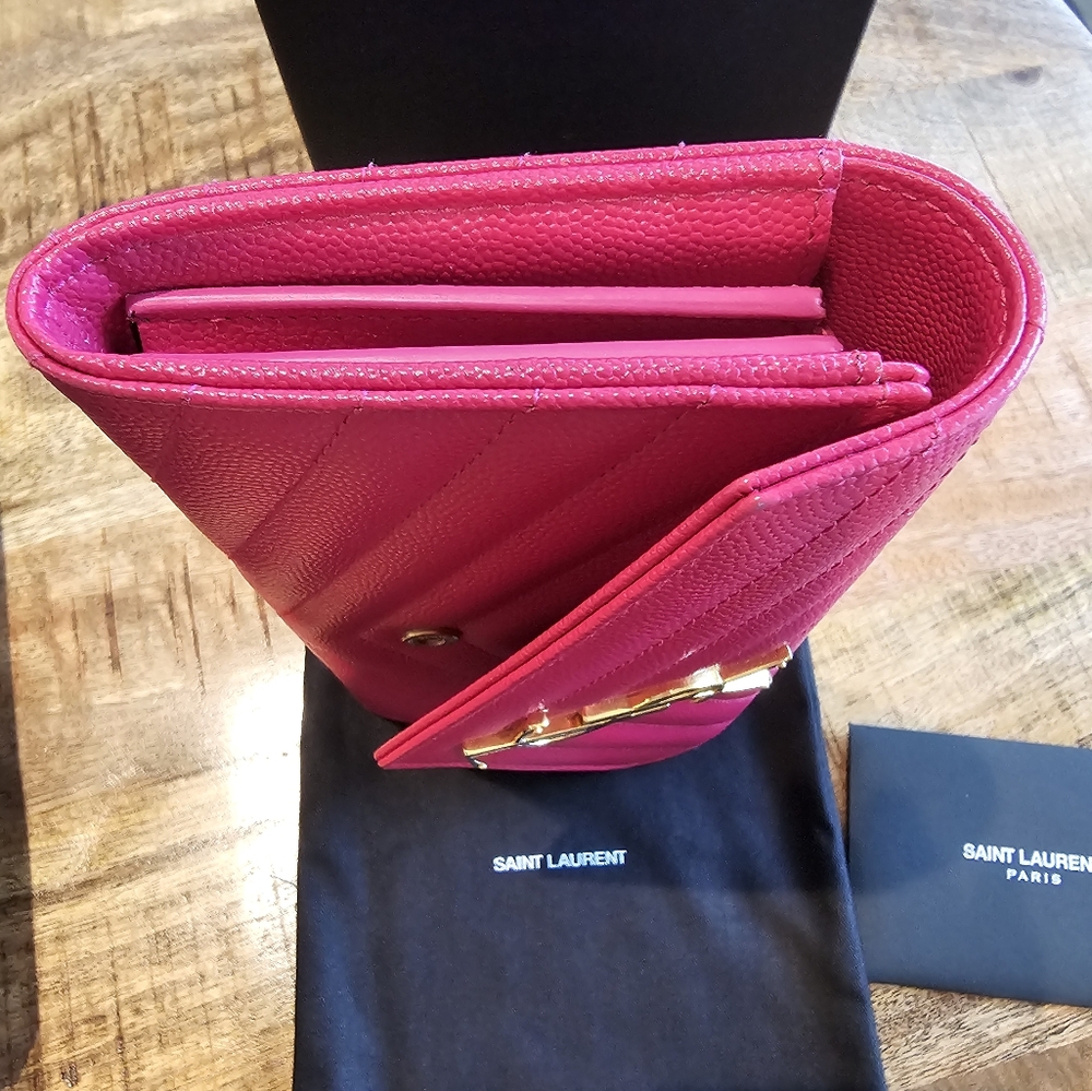 SAINT LAURENT CASSANDRE MATELASSÉ FUCHSIA WALLET - Picture 7 of 11